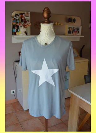 T-shirt gris étoile taille M en très bon état, condizioni: Ottime, taglia: M / IT 42 / EU 38, €6.00, €7.00 include la Protezione acquisti Pro