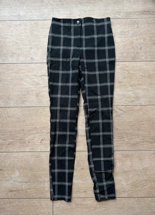 Pantalon à carreaux coupe skinny élastique – Tendance Vintage Primark, merk: Primark, staat: Heel goed, maat: XS / 34 / 6, € 1,50, € 2,28 inclusief Kopersbescherming