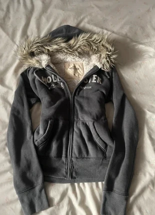 Vintage 2000s hollister zip up fur hoodie, brand: Hollister, condition: Very good, size: 10 / M, $26.80, $28.84 includes Buyer Protection