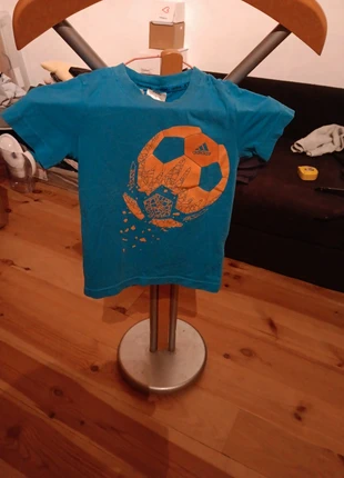 Enfant 4/5 thee chirt, brand: adidas, condizioni: Ottime, taglia: 4 anni / 104 cm, €1.50, €2.28 include la Protezione acquisti