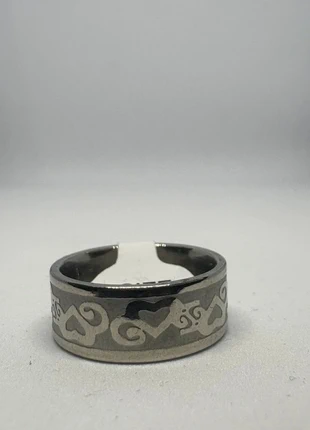 Bague acier inoxydable motif cœurs et spirales, staat: Nieuw zonder prijskaartje, maat: 53.1 mm / 16.9 mm Ø, € 3,30, € 4,17 inclusief Kopersbescherming Pro