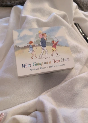 Book: We're going on a bear hunt, staat: Nieuw zonder prijskaartje, € 5,00, € 5,95 inclusief Kopersbescherming