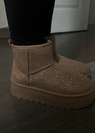 Bottines fourrées beige plateforme strass style UGG – taille 38, marke: Zara, zustand: Neu, mit Etikett, größe: 38, 23,00 €, 24,85 € inklusive Vinted-Käuferschutz