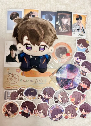 Caleb lot Plushie + badge + card + stickers + acrylic, brand: Love and Deepspace, condizioni: Nuovo senza cartellino, taglia: Taglia unica, €15.00, €16.45 include la Protezione acquisti