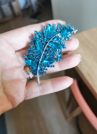 Broche strass feuille, marque: Strass, état: Très bon état, 4,00 €, 4,90 € Protection acheteurs incluse