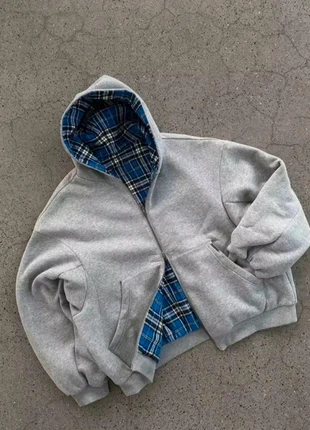 Hoodie gris doublé carreaux bleu – look 2000s (S), marke: y2k, zustand: Neu, größe: S, 44,99 €, 47,94 € inklusive Vinted-Käuferschutz