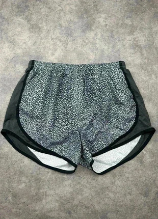 Short Nike | Taille S | Couleur Gris, Noir, marque: Nike, état: Très bon état, taille: S / 36 / 8, 6,00 €, 7,00 € Protection acheteurs (Pro) incluse