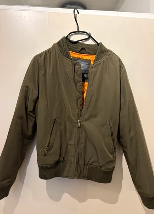 bomberjack leger groen, merk: Bershka, staat: Heel goed, maat: M / 38 / 10, € 5,00, € 5,95 inclusief Kopersbescherming