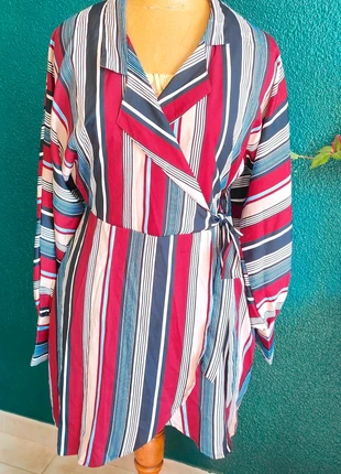 robe portefeuille rayée Boohoo - Taille 38 M neuve, marke: Boohoo, zustand: Neu, größe: M / 38 / 10, 9,00 €, 10,15 € inklusive Vinted-Käuferschutz