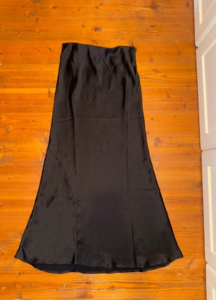 Satin Rock, merk: Gina Tricot, staat: Heel goed, maat: M / 38 / 10, € 15,00, € 16,45 inclusief Kopersbescherming