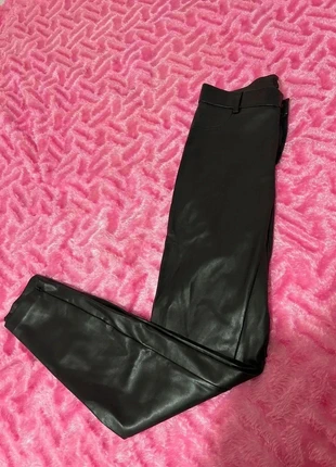 Pantalon simili cuir Zara élégant noir, brand: Zara, condizioni: Ottime, taglia: M / IT 42 / EU 38, €10.00, €11.20 include la Protezione acquisti