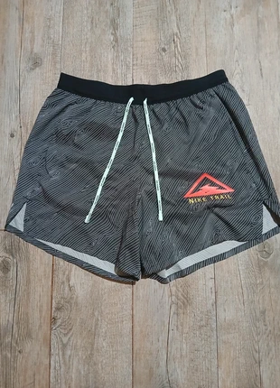 Short Nike Trail Gris Logo Rouge – Taille S – Très Bon État, brand: Nike, condition: Very good, size: S, €25.00, €26.95 includes Buyer Protection