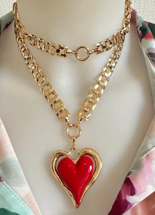 Collier doré cœur rouge 2 rangs avec fermoir 🌹, marque: y2k, état: Très bon état, 12,00 €, 13,30 € Protection acheteurs incluse