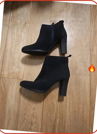 Bottines à talons Tommy Hilfiger noires en daim – Taille 40 👢, marque: Tommy Hilfiger, état: Très bon état, taille: 40, 40,00 €, 42,70 € Protection acheteurs incluse