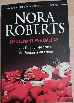 Livre Lieutenant Eve Dallas tome 29 + 30, Nora Roberts, staat: Heel goed, € 3,00, € 3,85 inclusief Kopersbescherming