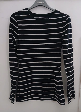 Haut noir et blanc a rayure taille 34 marque atmosphère, marke: Atmosphere, zustand: Sehr gut, größe: XS / 34 / 6, 2,50 €, 3,33 € inklusive Vinted-Käuferschutz