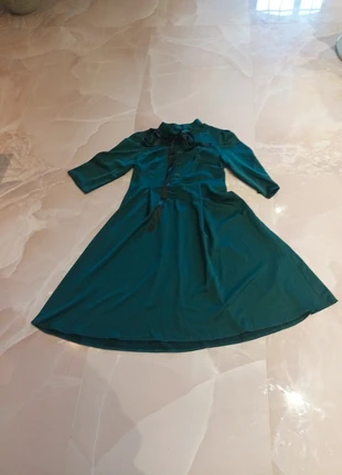 Satijnen feestjurk, merk: Creatrice, staat: Nieuw zonder prijskaartje, maat: L / 40 / 12, € 20,00, € 21,70 inclusief Kopersbescherming