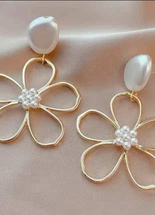 Boucle d’oreille pendantes fleur neuf, marke: Fleur, zustand: Neu, mit Etikett, 5,00 €, 5,95 € inklusive Vinted-Käuferschutz