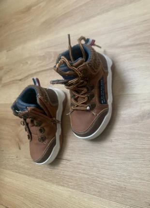 Baskets montantes garçons, marca: Gémo, estado: Muito bom, tamanho: 23, €2.00, €2.80 inclui Proteção do Comprador