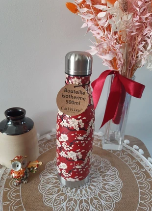 Gourde femme 500mL motifs fleurs, marque: cart'image, état: Neuf avec étiquette, 10,00 €, 11,20 € Protection acheteurs (Pro) incluse
