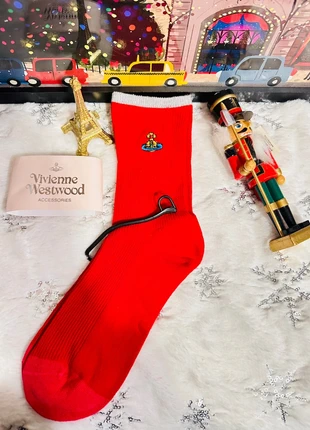 🧦 Chaussettes Vivienne Westwood – Rouge vif – 100 % coton – Logo Orbite brodé, marca: Vivienne Westwood, estado: Novo com etiquetas, tamanho: Tamanho único, €12.00, €13.30 inclui Proteção do Comprador Pro