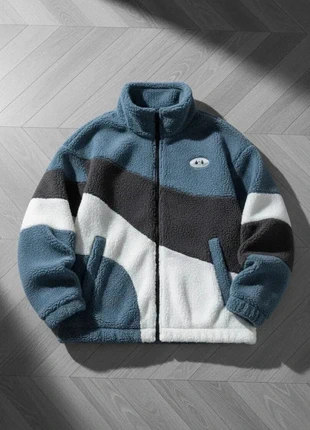 Veste polaire tricolore bleu, blanc et noir, marca: FrostLine, estado: Muito bom, tamanho: M, €62.99, €66.84 inclui Proteção do Comprador