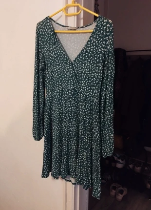 Petite robe à manche longue légère parfaite pour femmes avec un peu de hanches😊, marque: Stradivarius, état: Très bon état, taille: L / 40 / 12, 4,50 €, 5,43 € Protection acheteurs incluse