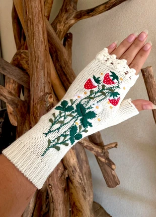 Beaux gants mitaines crème à fleurs blanches et fraises • mignons, marque: Cotton, état: Très bon état, taille: Taille unique, 24,80 €, 26,74 € Protection acheteurs (Pro) incluse