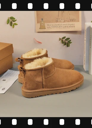 Klassische UGG-Schneestiefel in der Farbe Kamel, marke: UGG, zustand: Sehr gut, größe: 40, 75,00 €, 79,45 € inklusive Vinted-Käuferschutz