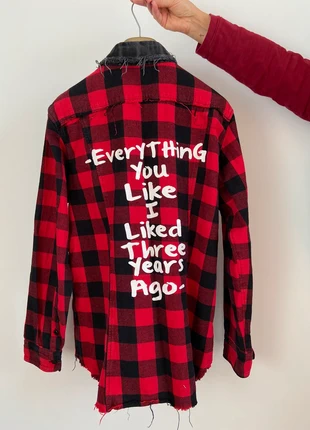 Camicia grunge da uomo con stampa sul retro, brand: Made In Italy, condizioni: Ottime, taglia: S, €9.00, €10.15 include la Protezione acquisti