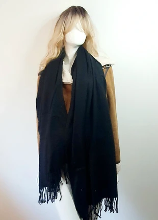 Echarpe longue douce chaude noire noir à franges n.e.u.v.e. polyester effet cachemire, marke: The Mooshi Shop, zustand: Neu, 12,00 €, 13,30 € inklusive Vinted-Käuferschutz