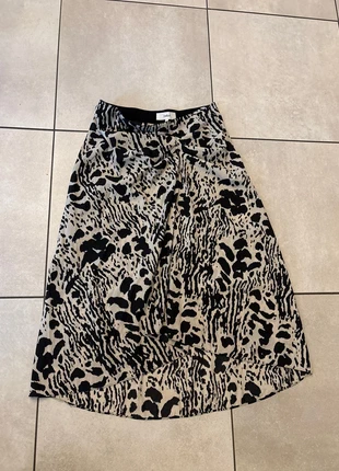 jupe ba&sh motifs léopard taille 3 correspond à un 38, brand: Ba&sh, condizioni: Ottime, taglia: M / IT 42 / EU 38, €50.00, €53.20 include la Protezione acquisti