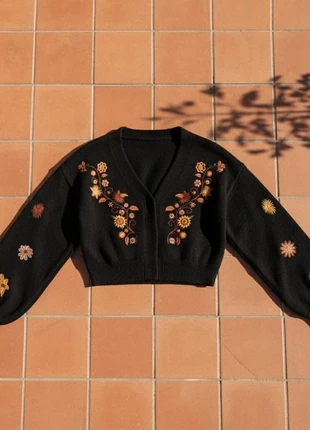 Cardigan noir floral brodé – taille S – style bohème chic cosy, brand: Ysera, condizioni: Ottime, taglia: S / IT 40 / EU 36, €44.99, €47.94 include la Protezione acquisti Pro