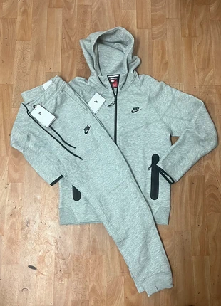 Nike tech fleece, merk: Nike, staat: Nieuw met prijskaartje, maat: M, € 80,00, € 84,70 inclusief Kopersbescherming