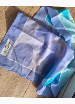 Foulard bleu violet Daniel hechter motif abstrait, état: Très bon état, 18,00 €, 19,60 € Protection acheteurs (Pro) incluse