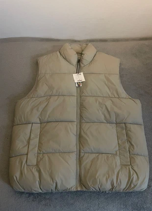 Doudoune sans manches Pull&Bear L street wear kaki, marque: Pull & Bear, état: Neuf avec étiquette, taille: L, 14,00 €, 15,40 € Protection acheteurs incluse