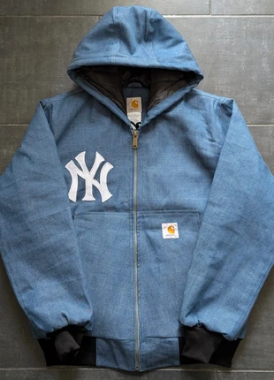 The 2025 Carhartt active embroidered reworked jacket in denim, brand: Carhartt, condizioni: Nuovo senza cartellino, taglia: XL, €99.00, €104.65 include la Protezione acquisti Pro