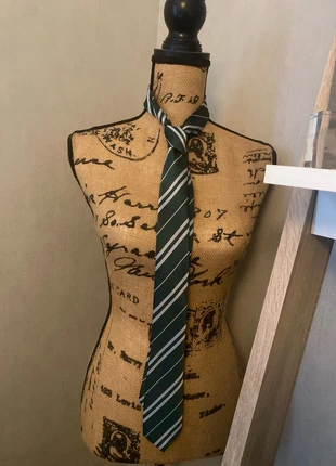 Cravate Serpentard Harry Potter, marque: Amazon, état: Très bon état, 2,50 €, 3,33 € Protection acheteurs incluse