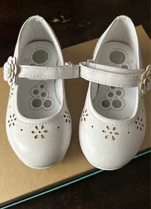 Ballerine bianche con chiusura a strap, marca: Chicco, estado: Muito bom, tamanho: 22, €5.00, €5.95 inclui Proteção do Comprador
