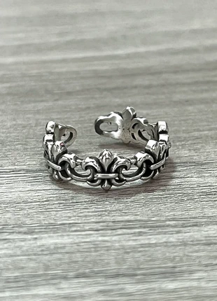 Anello argento 925 con croce e fleur de lis, brand: CHROME, condizioni: Ottime, taglia: Regolabile, €10.00, €11.20 include la Protezione acquisti Pro