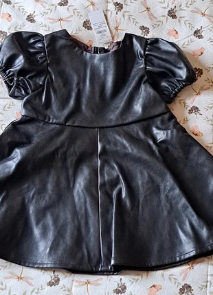 Vestido preto 18-24 meses Gap NOVO, marca: GAP, estado: Novo com etiquetas, tamanho: 18-24 meses / 86 cm, €49.90, €53.10 inclui Proteção do Comprador