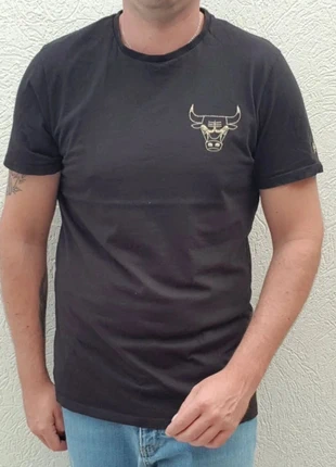 T-shirt manche courte imprimé new era NBA Chicago bulls taille L noir, brand: New Era, condizioni: Buone, taglia: L, €5.67, €6.65 include la Protezione acquisti