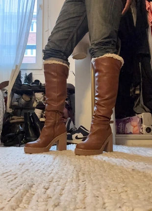 Bottes style bratz fourrés en simili cuir marron/camel grainé GUESS, marque: GUESS, état: Neuf sans étiquette, taille: 39, 150,00 €, 158,20 € Protection acheteurs incluse