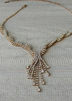 Bellissimo collier elegante con strass - Design a cascata brillante 💎, marque: Made In Italy, état: Très bon état, 9,00 €, 10,15 € Protection acheteurs incluse