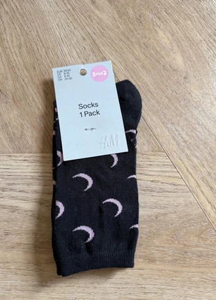 H&M socks with moon print size 39/41, merk: H&M, staat: Nieuw met prijskaartje, maat: M | 39–42, € 2,00, € 2,80 inclusief Kopersbescherming