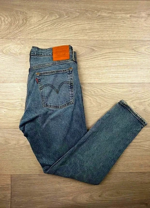 Jeans Levis Taille 29, merk: Levi's, staat: Heel goed, maat: XXXS / 30 / 2, € 19,90, € 21,60 inclusief Kopersbescherming