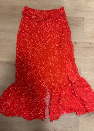 Zara polkadot red midi skirt, marque: Zara, état: Très bon état, taille: XS / 34 / 6, 3,00 €, 3,85 € Protection acheteurs incluse
