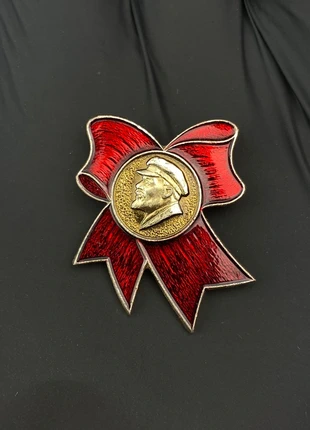 Soviet Russian Portrait Of Lenin Red Bow Communist Pin Badge Vintage USSR, condition: Good, £8.00, £9.10 includes Buyer Protection Pro