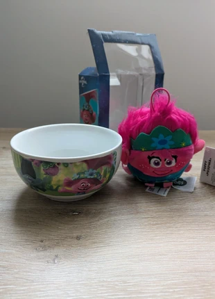 Bol Trolls bowl with plush, brand: Universal, condizioni: Nuovo con cartellino, taglia: 3 anni / 98 cm, €3.50, €4.38 include la Protezione acquisti