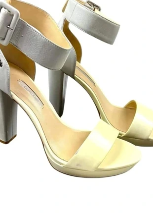 Calvin Klein sandales à talon “Caitlin” cuir verni/nappa 39 EU Ice/Stone plateforme crème beige gris, marque: Calvin Klein, état: Très bon état, taille: 39, 29,00 €, 31,15 € Protection acheteurs incluse